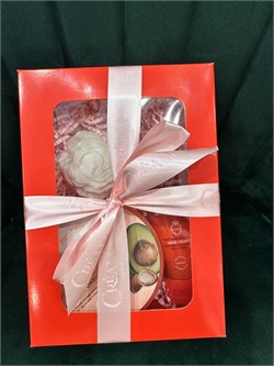 Набор Нежный ( крем д/тела, крем д/рук, соевая свеча пион) 8 марта gdtmUHosgTmvTTuAPcb3C3